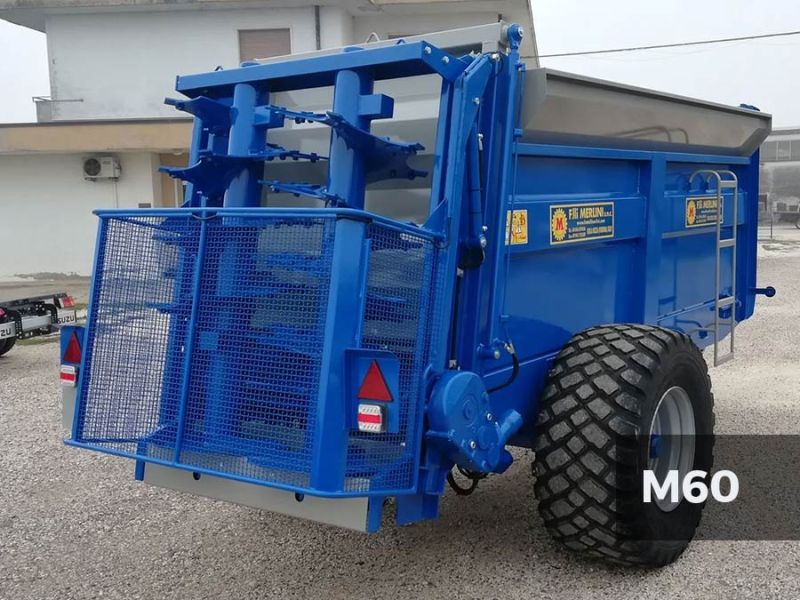 Épandeur de compost tiré gallery image 3