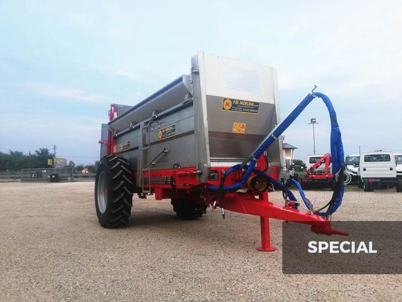 Épandeur de compost tiré gallery image 5