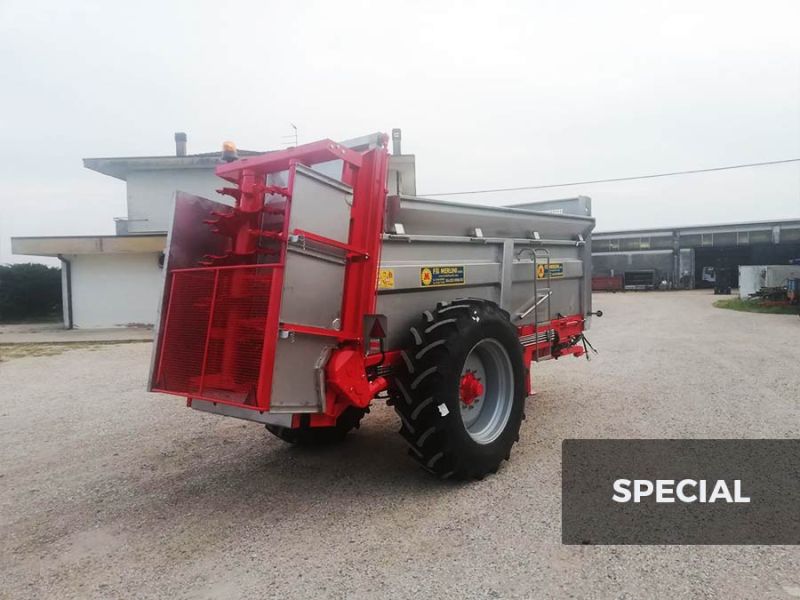 Épandeur de compost tiré gallery image 6