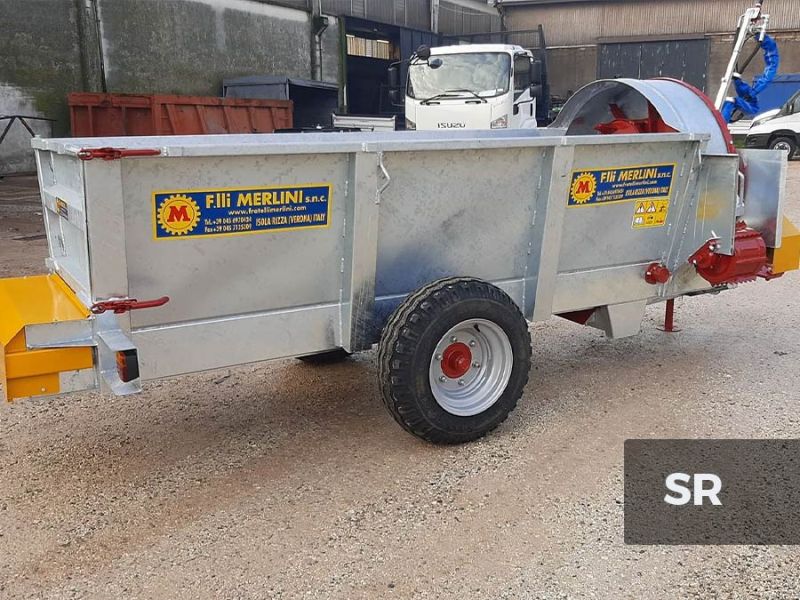 Épandeur de compost tiré gallery image 9