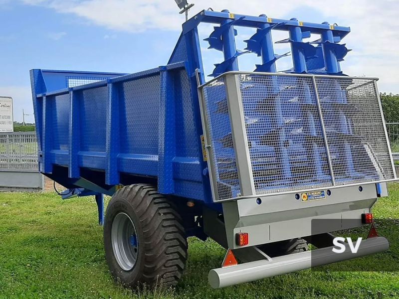 Épandeur de compost tiré gallery image 11