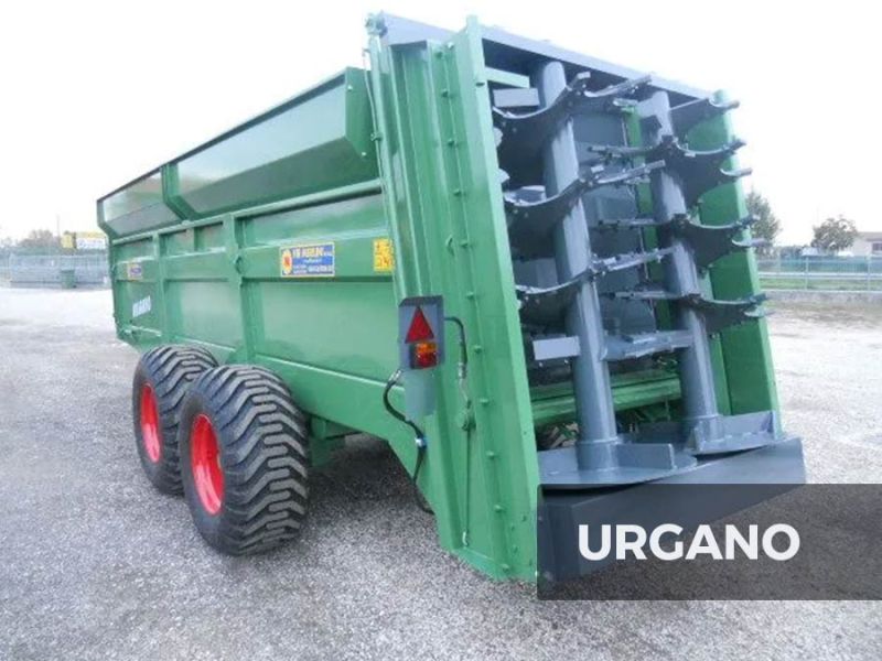 Épandeur de compost tiré gallery image 13